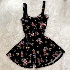 Floral Short Romper (FOREVER 21)
